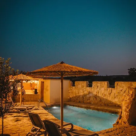 Kleos Noble Retreat - Stone-build & With Pool, Sauna & Bbq Area Lemesos