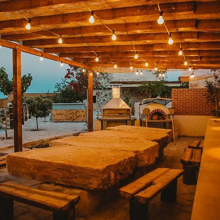 Apartmán Kleos Noble Retreat - Stone-build & With Pool, Sauna & Bbq Area