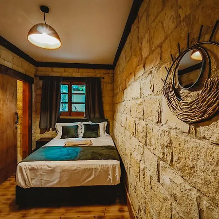 Apartmán Kleos Noble Retreat - Stone-build & With Pool, Sauna & Bbq Area