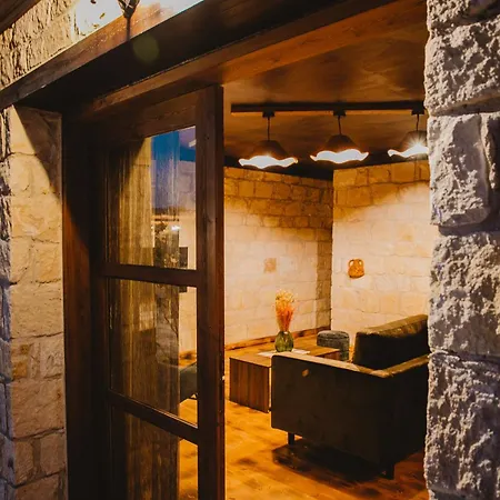 Apartmán Kleos Noble Retreat - Stone-build & With Pool, Sauna & Bbq Area