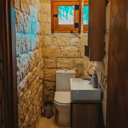 Kleos Noble Retreat - Stone-build & With Pool, Sauna & Bbq Area Apartment
